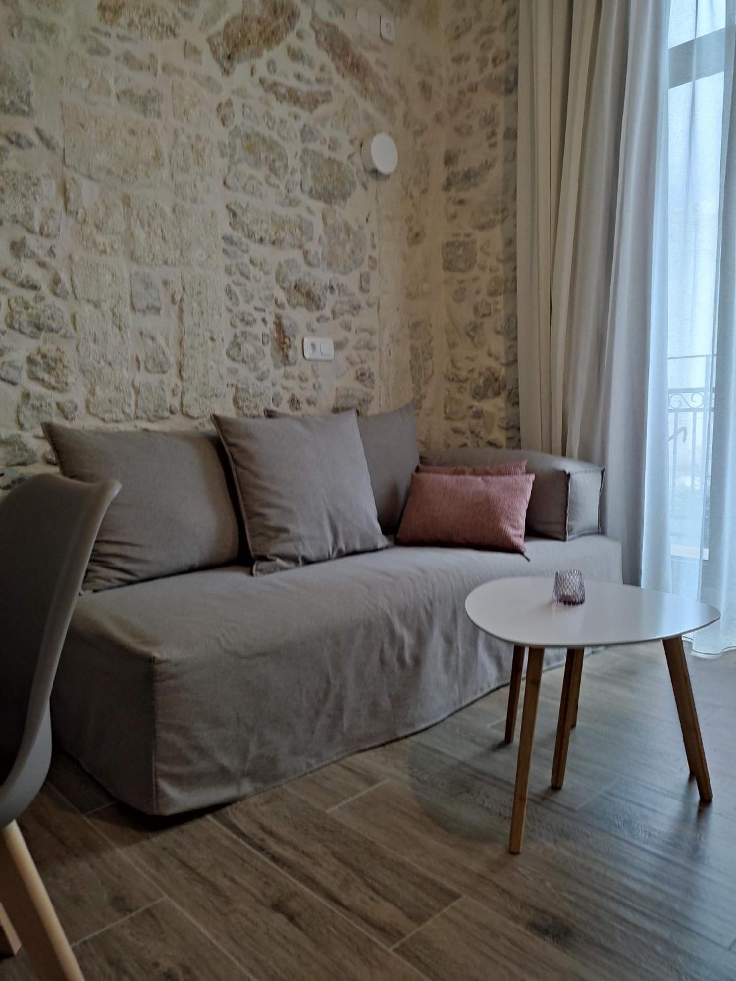 Loggia Traditional Suites 레팀노 객실 사진
