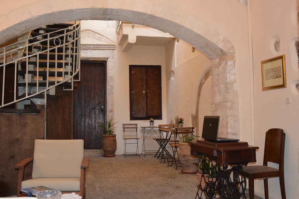Loggia Traditional Suites 레팀노 외부 사진